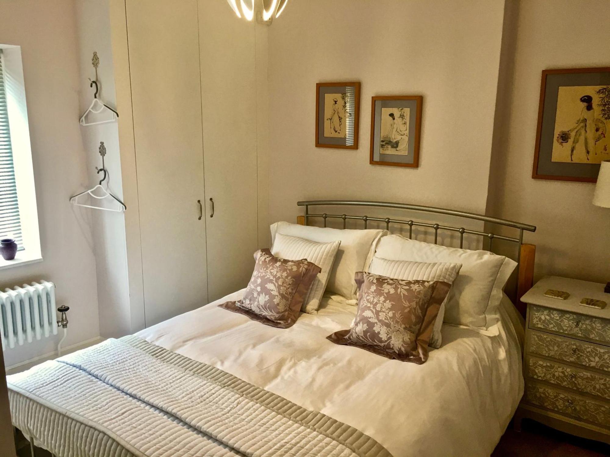 Luxury 2 Bed Apartment With Free Parking Ludlow Exterior photo