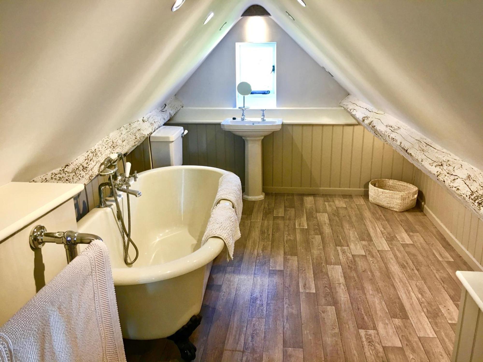 Luxury 2 Bed Apartment With Free Parking Ludlow Exterior photo